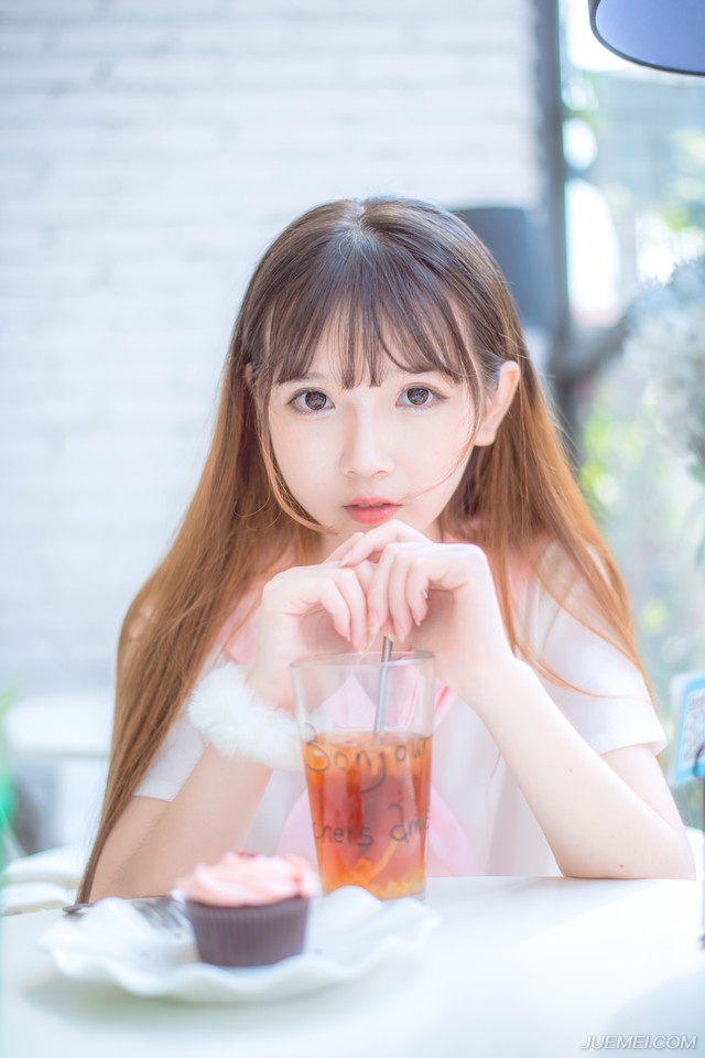 路还很长，难免心酸皱眉，但无论怎样，别松手就好。